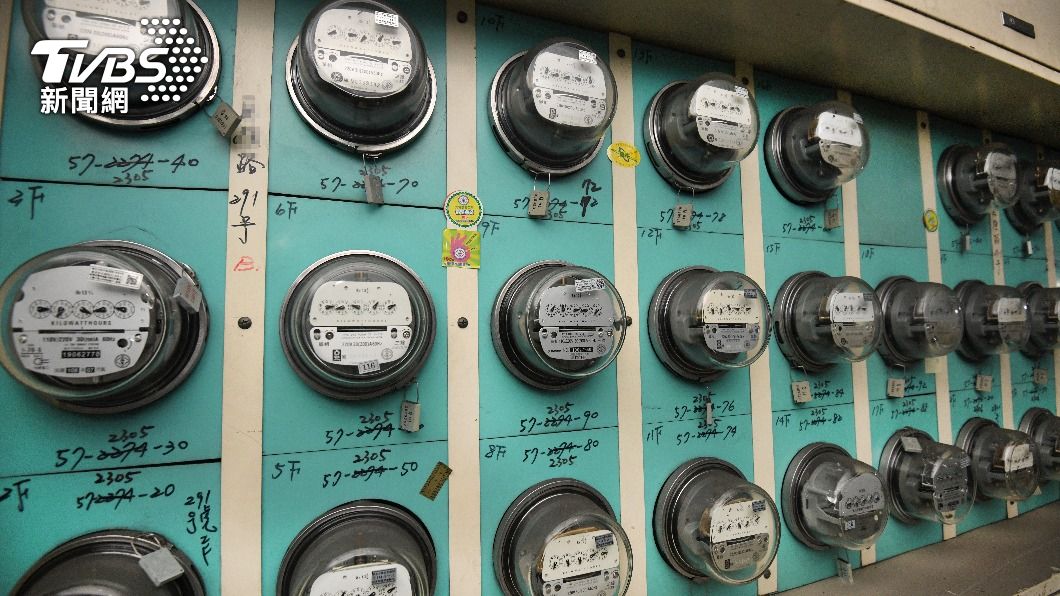 熱爆!新北板橋大規模停電 民眾吹嘸冷氣喊:逼死誰?