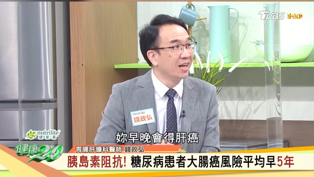 錢政弘直言,夾心巧克力、豬肝香腸、花生夾心酥再繼續吃,早晚會再罹肝癌。(圖/TVBS《健康2.0》)