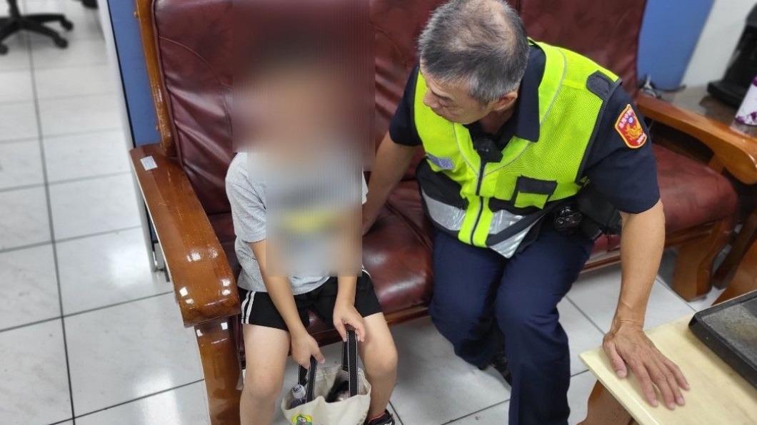 幼童記錯安親班上課時間　街頭無助著急大哭警忙安撫