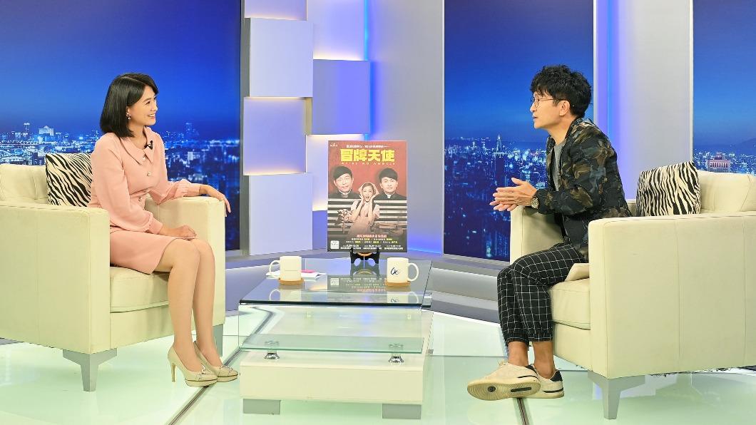 唐從聖（右）接受侯乃榕專訪。（圖／台視提供）