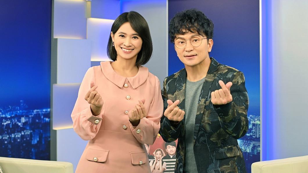 唐從聖（右）跟侯乃榕合影。（圖／台視提供）