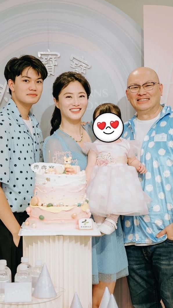 趙小僑一家四口感情融洽。(圖/翻攝自趙小僑臉書)