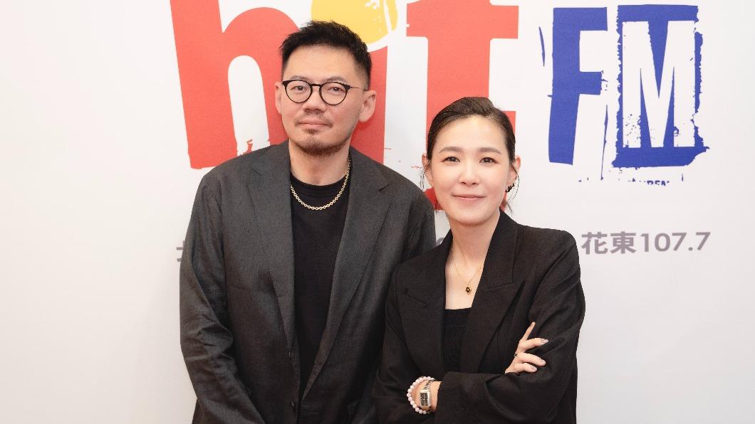 安溥(右)和好友葛大為分享曾被退稿的傷心往事。(圖/Hit Fm聯播網提供)
