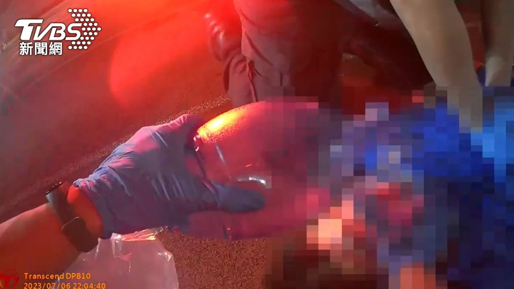 男子慢跑時突然倒地命危，警消到場搶救。（圖／TVBS）