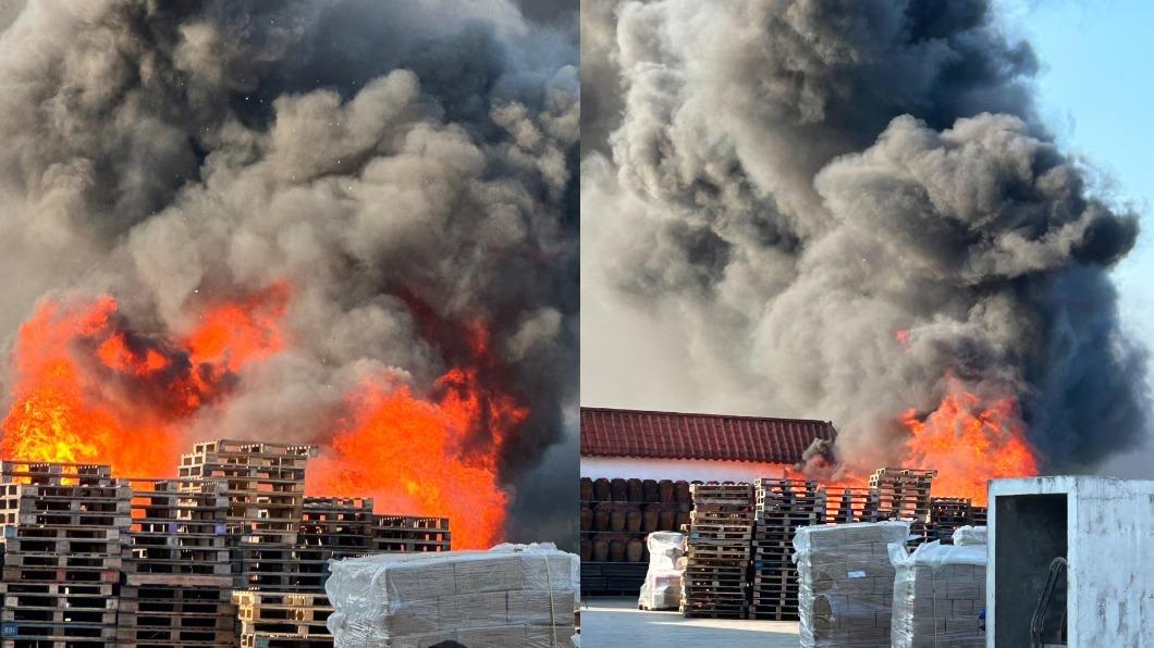 馬祖酒廠大火!濃厚黑煙直衝天 現場「火舌猛竄」畫面曝