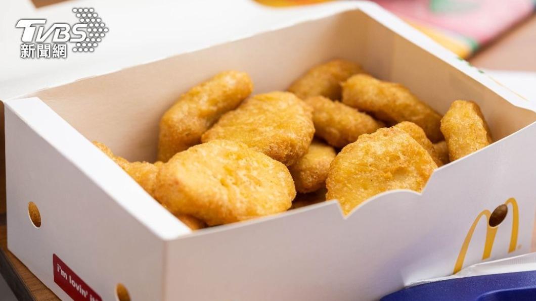 婚宴套餐包括100個雞肉漢堡和100盒四塊裝的麥克雞塊(McNuggets), 或100個起司漢堡和100件雞條。(示意圖/shutterstock達志影像)