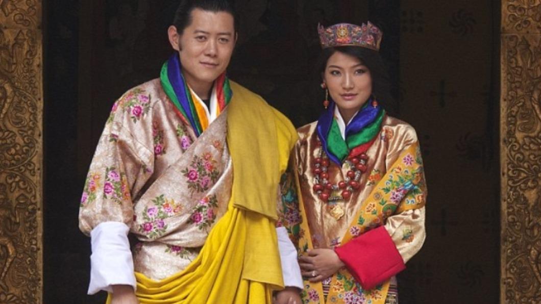 喜馬拉雅山的威凱夫婦!不丹國王成三寶爸 拒「納妾」鍾情她