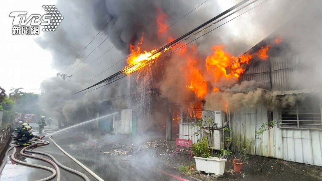 快訊／北市承德路七段鐵皮工廠火警　廠房陷火海搶救中