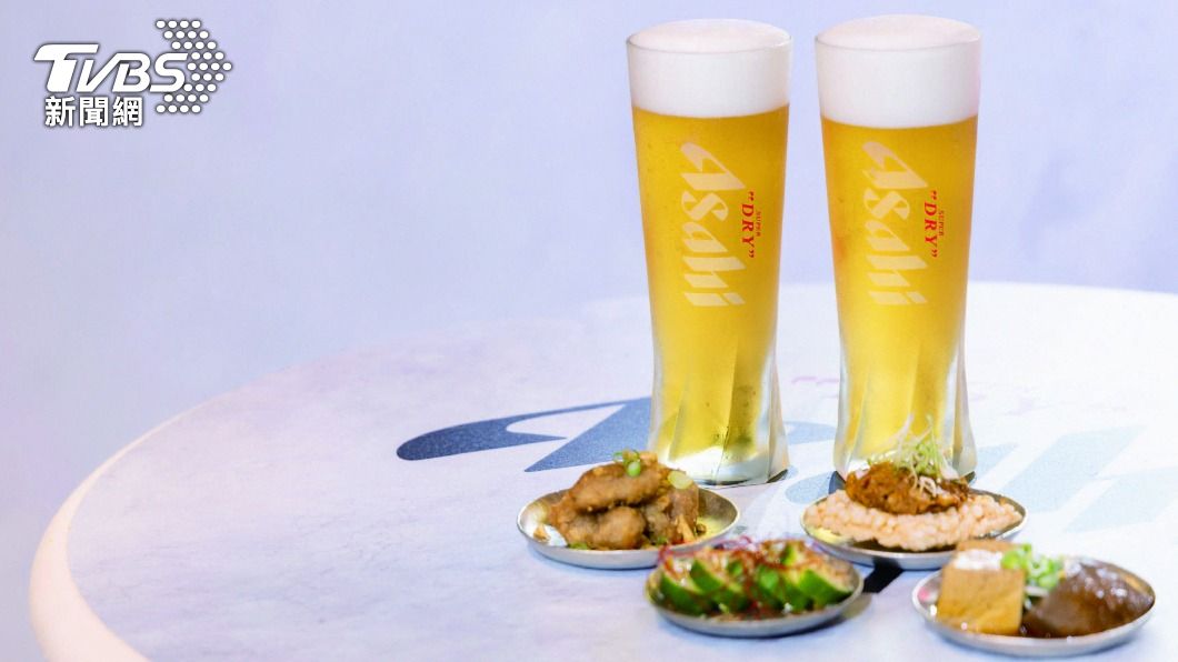 「NEW ASAHI SUPER DRY 潮流快閃吧」 五、六、日還配合經典小食免費送。(圖/ASAHI提供)