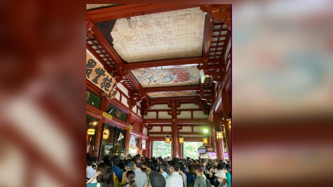 天花板畫9日已被移除。（圖／翻攝自推特）