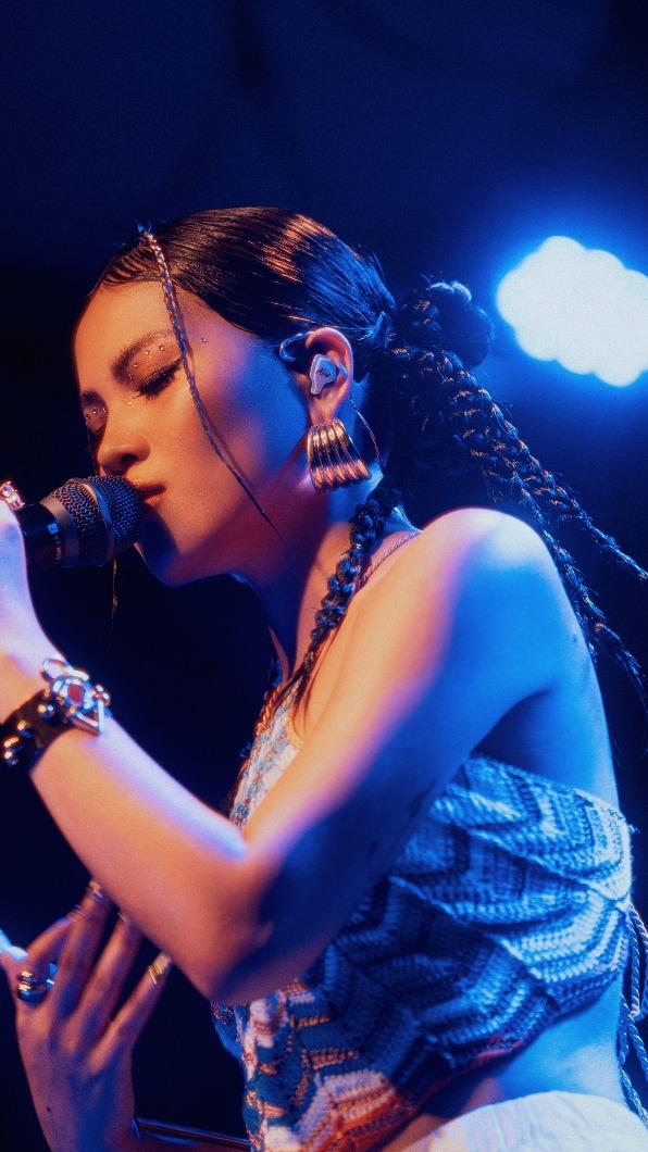 阿布絲8日在台東鐵花村舉辦「Volume up」音樂會。（圖／華納音樂提供）