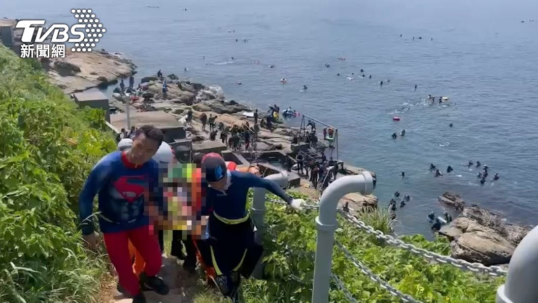男子在潮境公園自由浮潛時發生意外。(圖/TVBS)