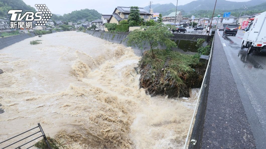 暴雨襲日本!島根縣逾6萬人接避難指示 男駕車墜河失蹤