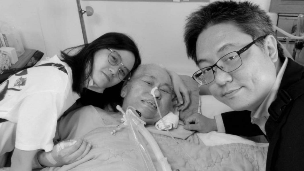 林靖恩、李卓軒一家3口幸福合照,如今因為李坤城房產撕破臉。(圖/翻攝自李坤城臉書)