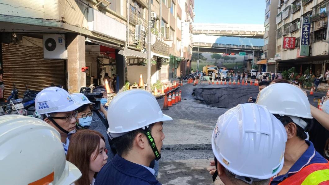 北市天坑再擴大 蔣萬安急赴現場找原因:深層汙水管破損