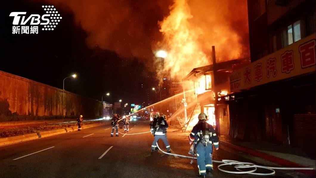 北市環河北路火警燒3房 獨居翁疑遭坍塌房屋重壓葬身火窟