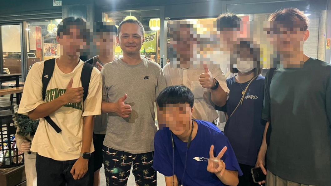 北科大學生因為熱炒店白飯供應不夠留1星負評,掀起白飯之亂。(圖/翻攝自北科資財營)