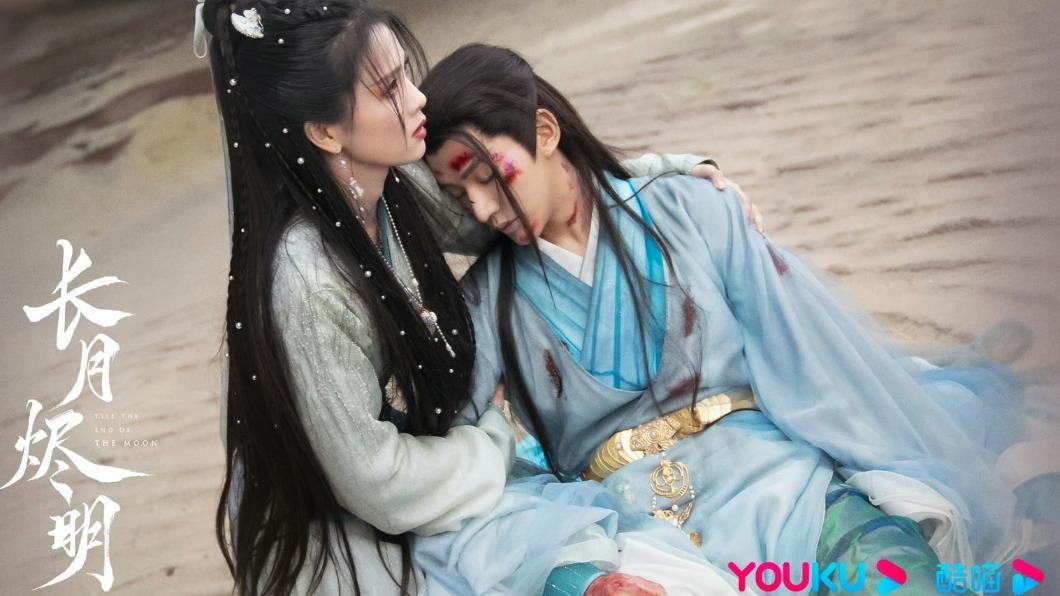 《長月燼明》由羅雲熙、白鹿主演,在劇中的虐戀讓人直呼太有CP感。(圖/翻攝自長月燼明微博)