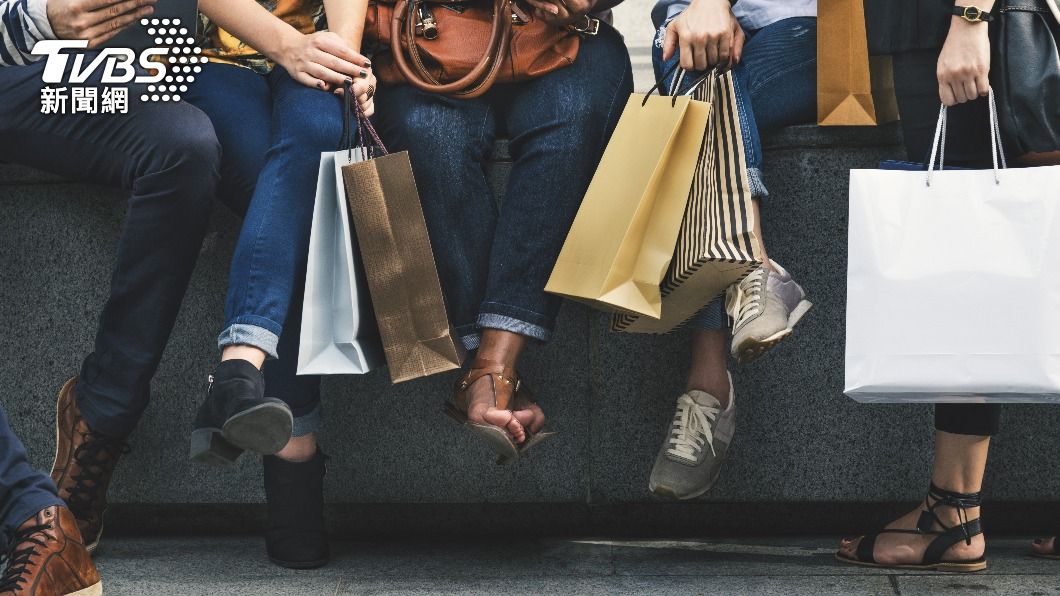 射手女花錢買快樂。(示意圖,非當事人/shutterstock達志影像)