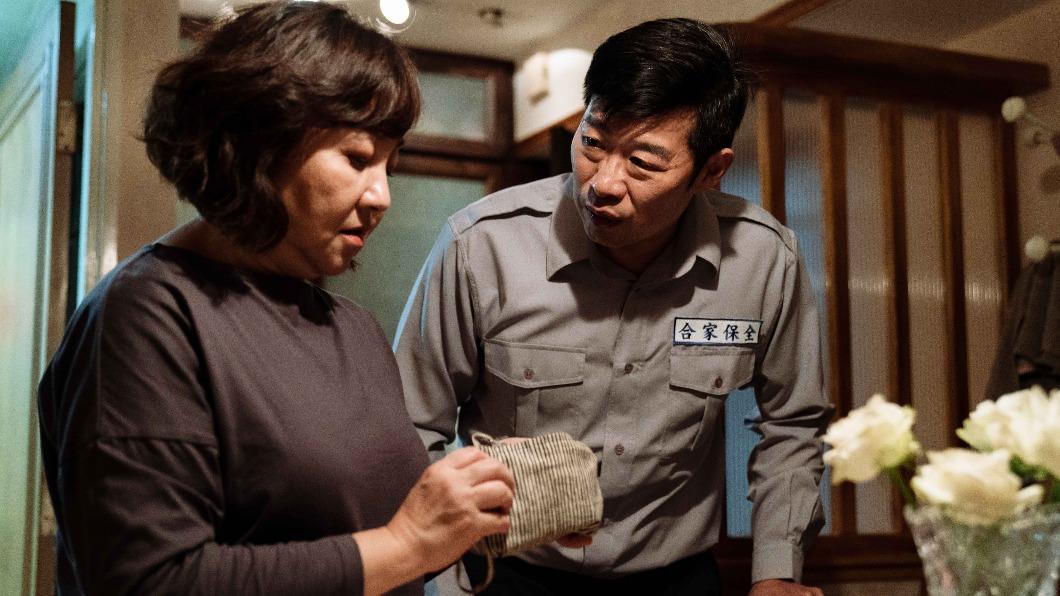 馬力歐飾演社區管理員，一度到鄭怡家中探口風。（圖／風起娛樂提供）