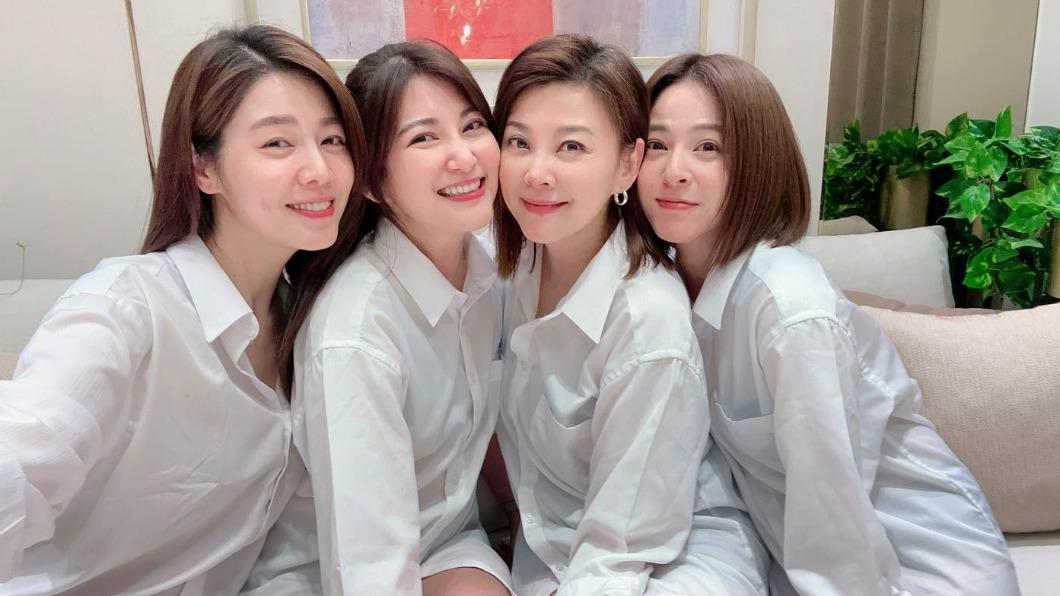 白家綺(左一)經常為樓心潼禱告。(圖/翻攝自樓心潼臉書)