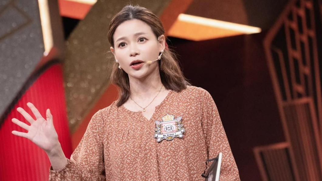 蘿莉塔曾被老師帶回家拍照 遭伸狼爪「往下摸求親親」驚險過程曝