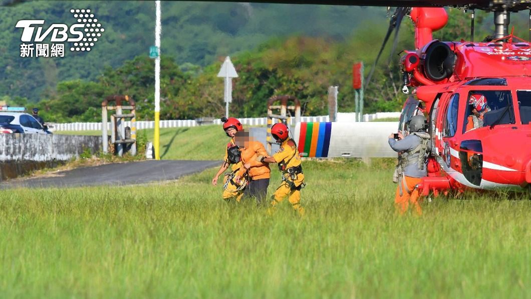 男攀登奇萊東稜疑高山症發作 空勤吊掛送醫