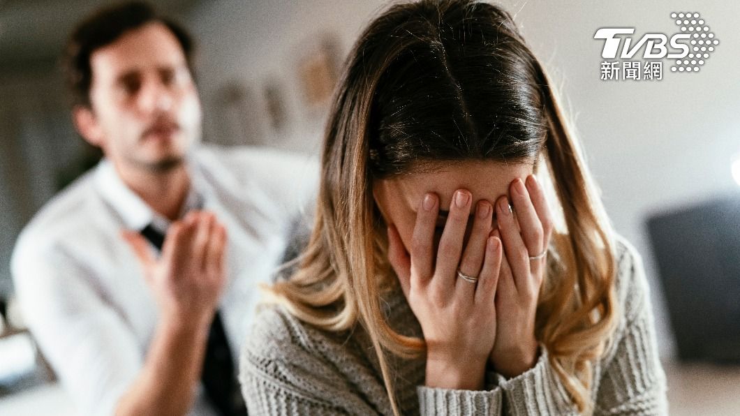 處女男惹女友生氣還搞不清狀況。(示意圖,非當事人/shutterstock達志影像)