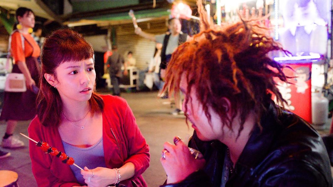 電影開拍前,宋芸樺陪著春風上表演課、排練,培養良好默契。(圖/麻吉砥加電影提供)_