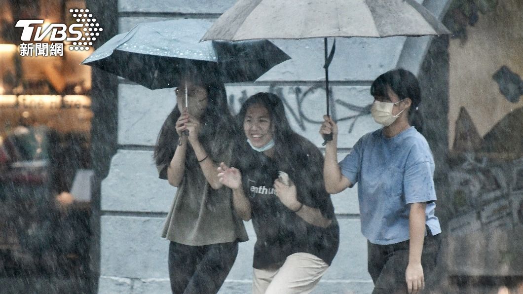 雷雨彈轟不停!一圖懂午後「灌水3大熱區」 週末輕颱醞釀中