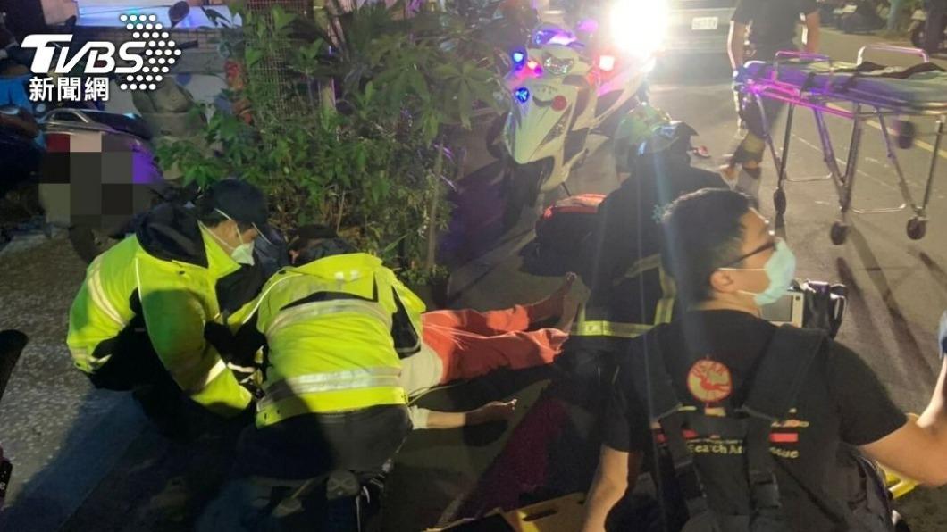 婦人被兒子推下樓致重傷,警消到場搶救。(圖/TVBS資料畫面)
