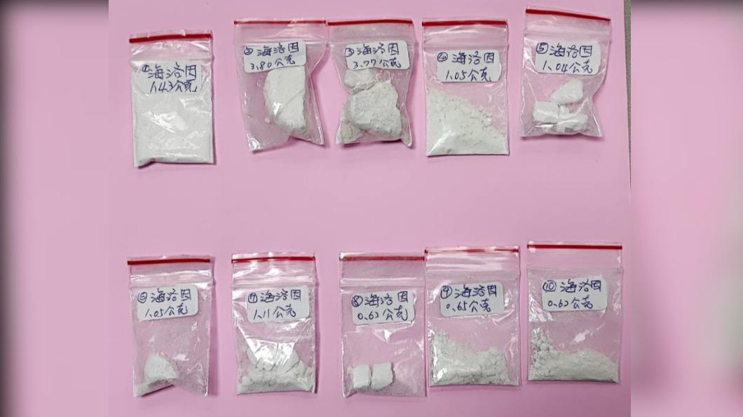 男子看到警方後神色緊張，警方於是當場搜索，查獲１０包海洛因等毒品。（圖／基隆市警察局）