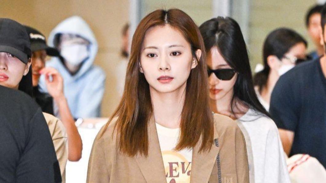 野生子瑜現身機場! 私下「時尚休閒穿搭」大公開