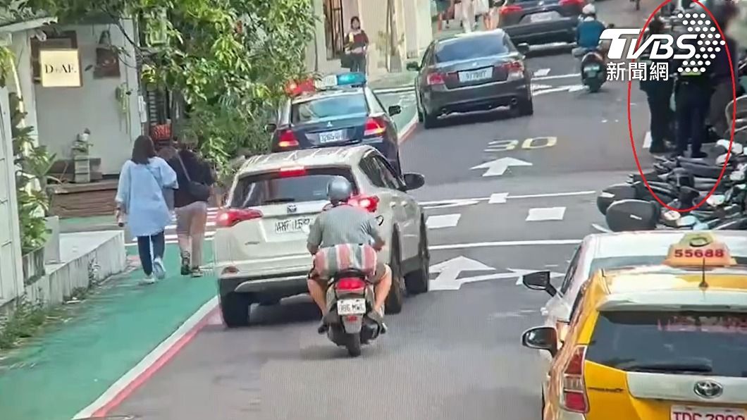 警方到場了解原委。(圖/TVBS)