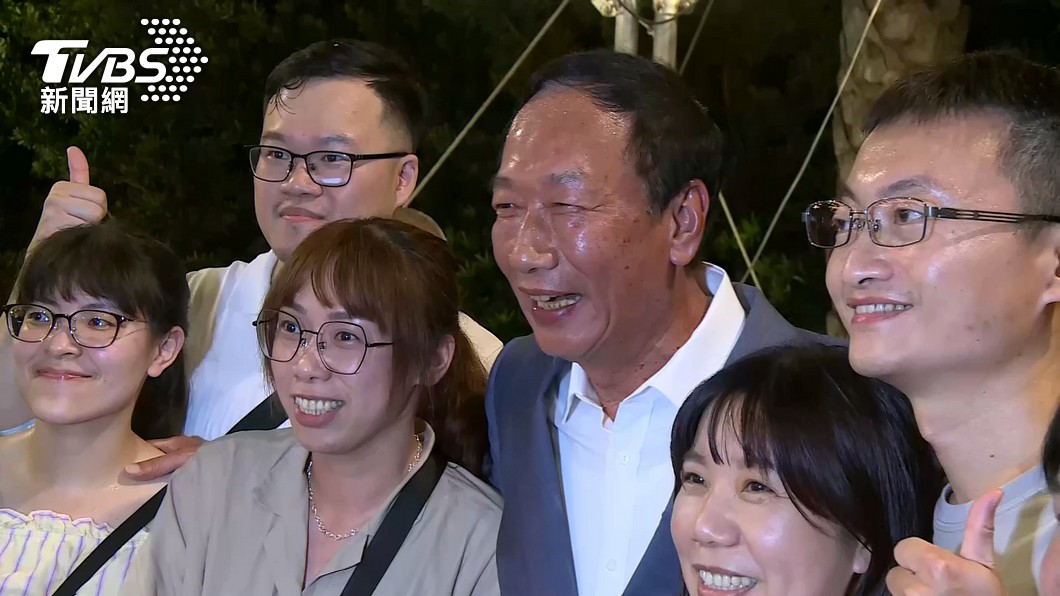 世紀同台被問「侯市長有誠意嗎?」 郭台銘回:我還沒吃飽