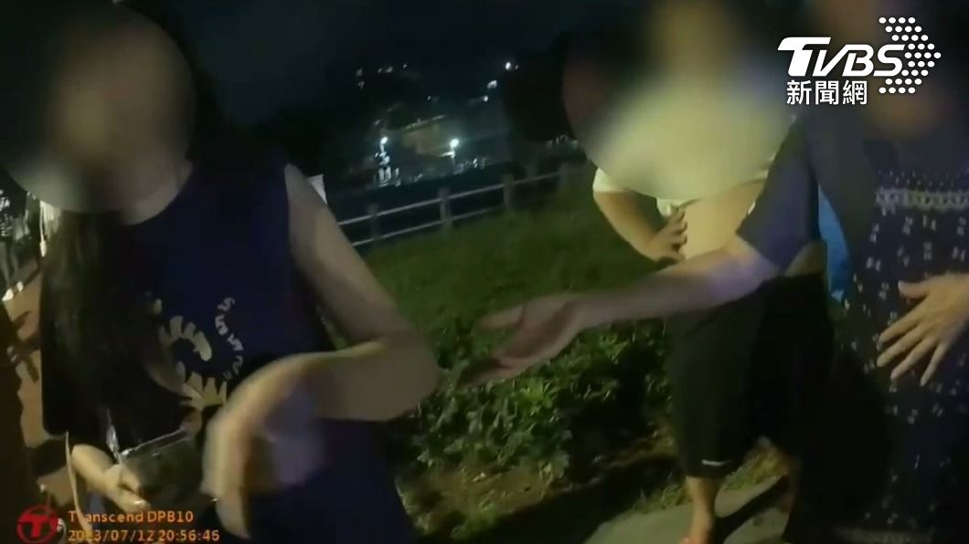 大稻埕看煙火喝醉!女咆哮警嗆「廢物」 民眾嘆:好可憐