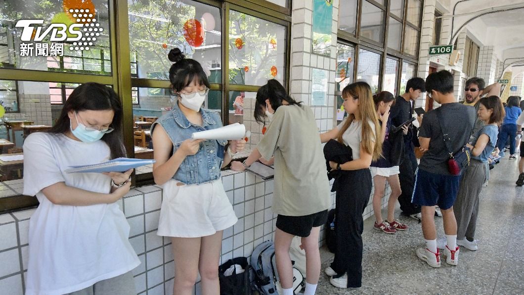 大學分科測驗/看你對幾題!歷史解答看這邊 估均標稍降