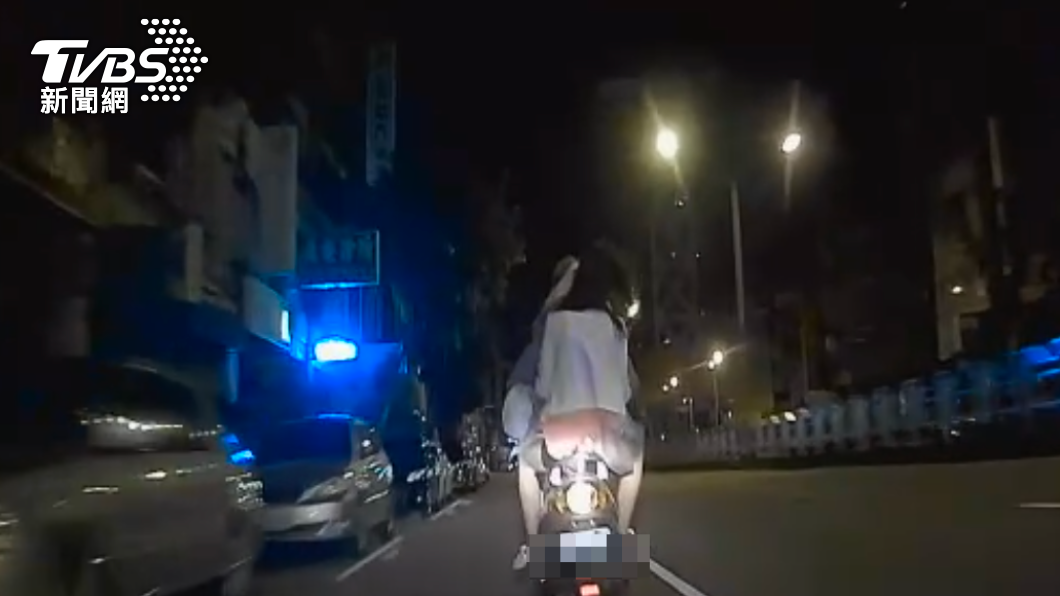 男子與警方上演追逐戲碼。（圖／警方提供）