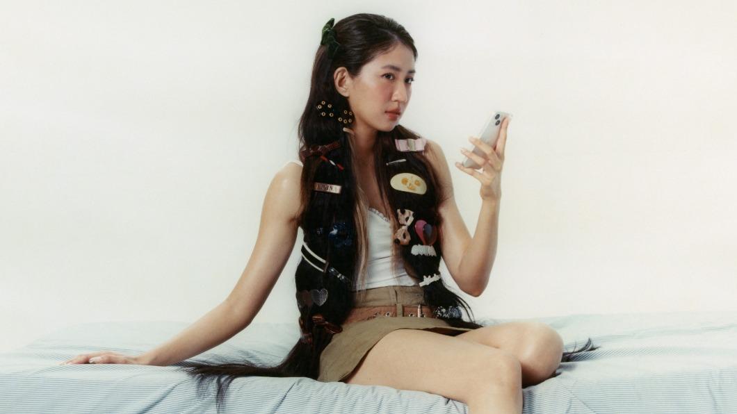 9m88曬「超長髮」女人味噴發 親揭年度大事:給我機會
