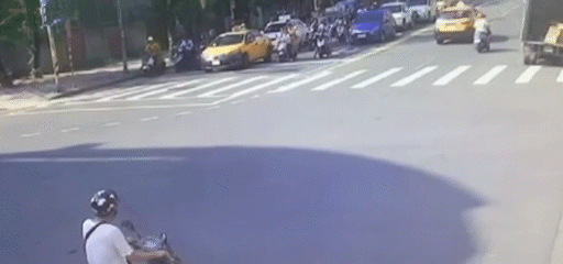 2車路口碰撞 。(圖/TVBS)