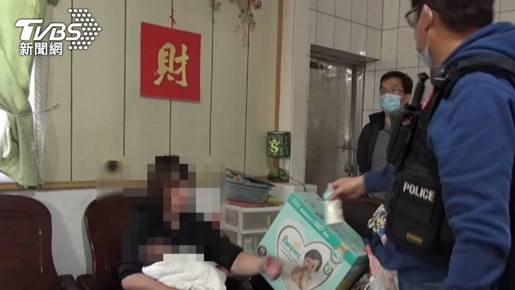 台中鐵漢警破門逮女毒蟲!2月娃嚇到爆哭 秒變奶爸秀秀