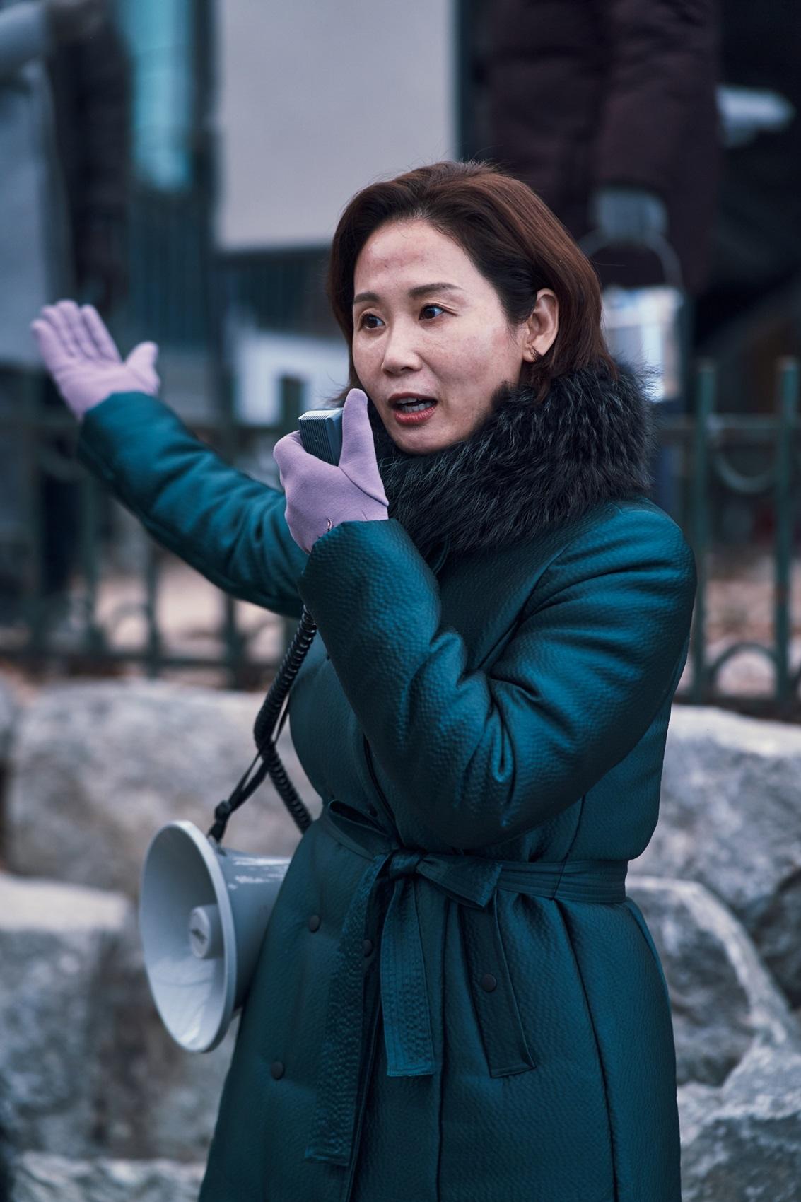 《浪漫速成班》金先英在本作中飾演公寓的婦女會長。(圖/車庫娛樂提供)