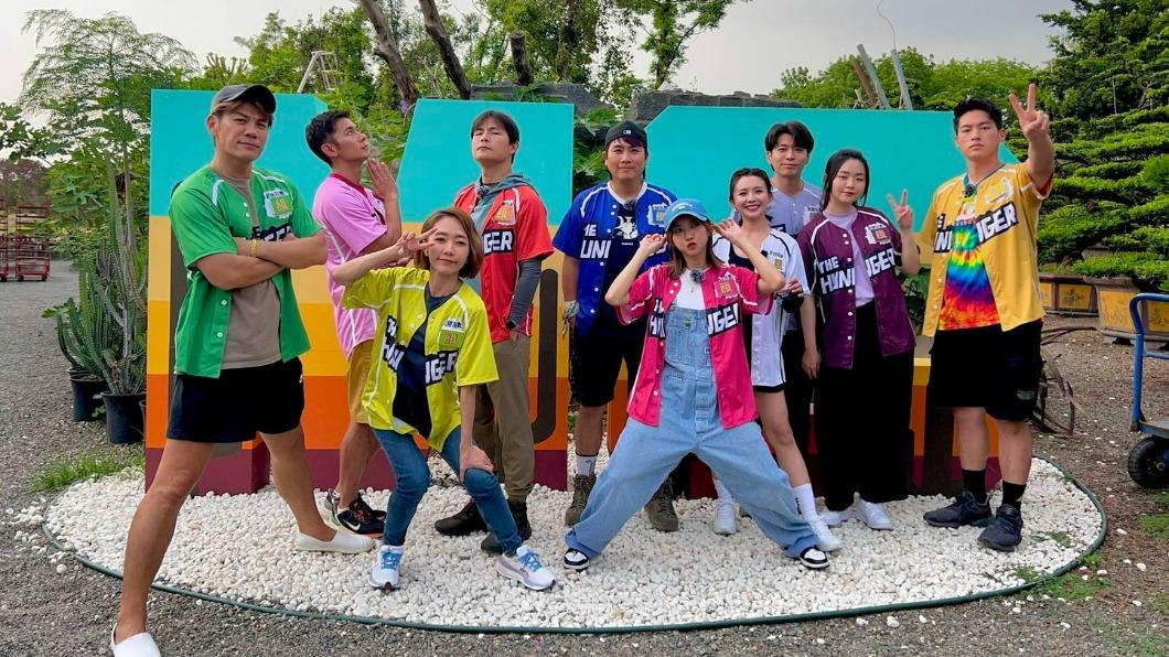 陳志強(左起)、亮哲、何依霖、孫協志、王仁甫、蔡黃汝、吳婉君、侯彥西、喬雅琳、許孟哲合影。(圖/中視提供)