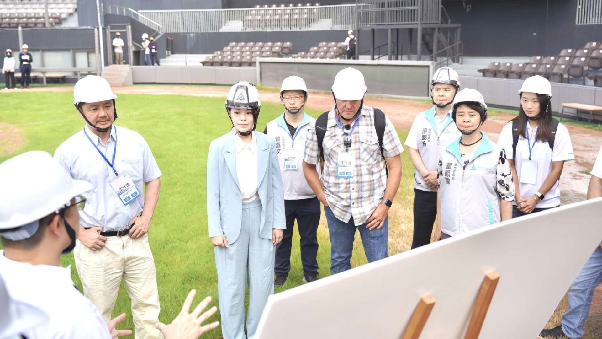 新竹棒球場重生現曙光! 高市長偕美國大聯盟場務專家視察