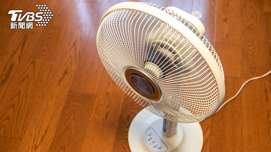 電風扇讓孩子吹!30歲媽媽「活活熱死」 爸:她平時不怕熱