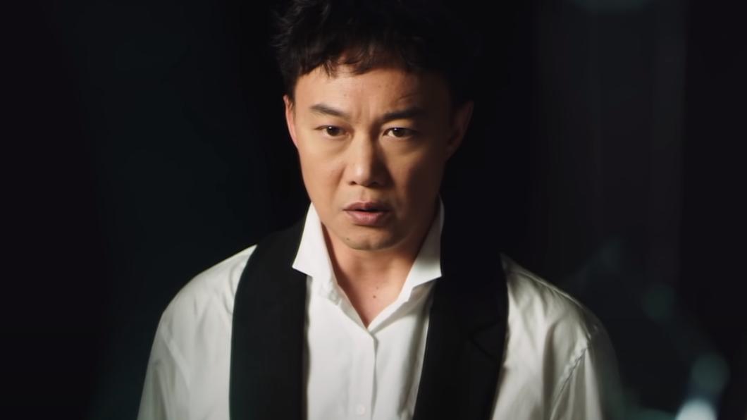 陳奕迅演唱的〈孤勇者〉掀起中港台各地的風潮。(圖/翻攝自陳奕迅YouTube)