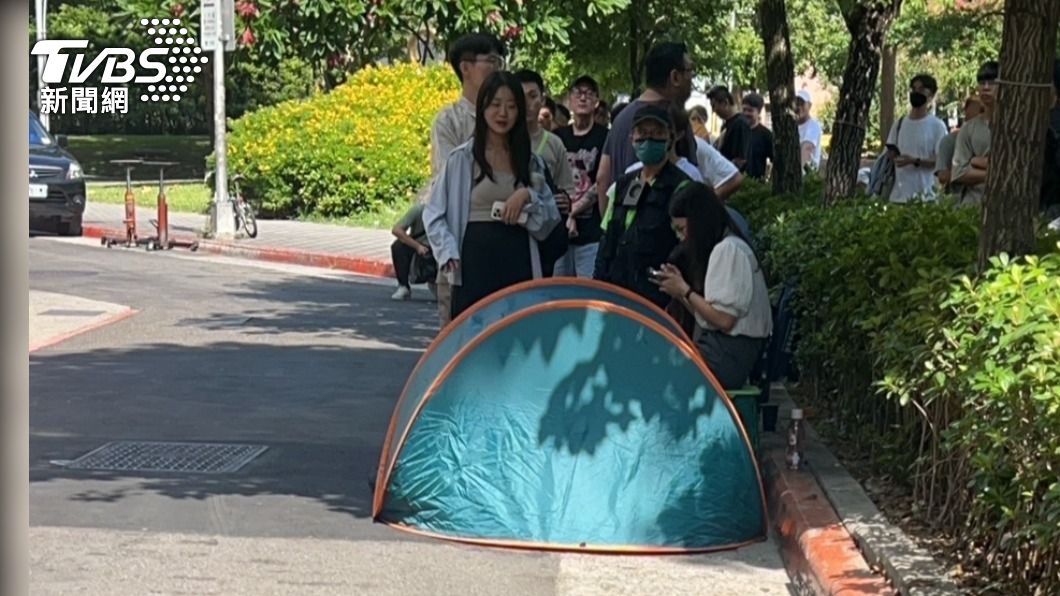 搶登記！日本漢堡排名店落腳台灣　民眾出動帳篷排隊