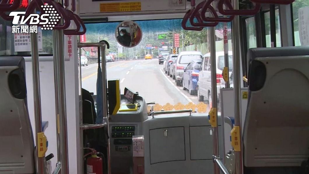 下公車不對勁！女X光一照「大腿骨吃掉一半」竟罹癌　醫嘆：轉移了