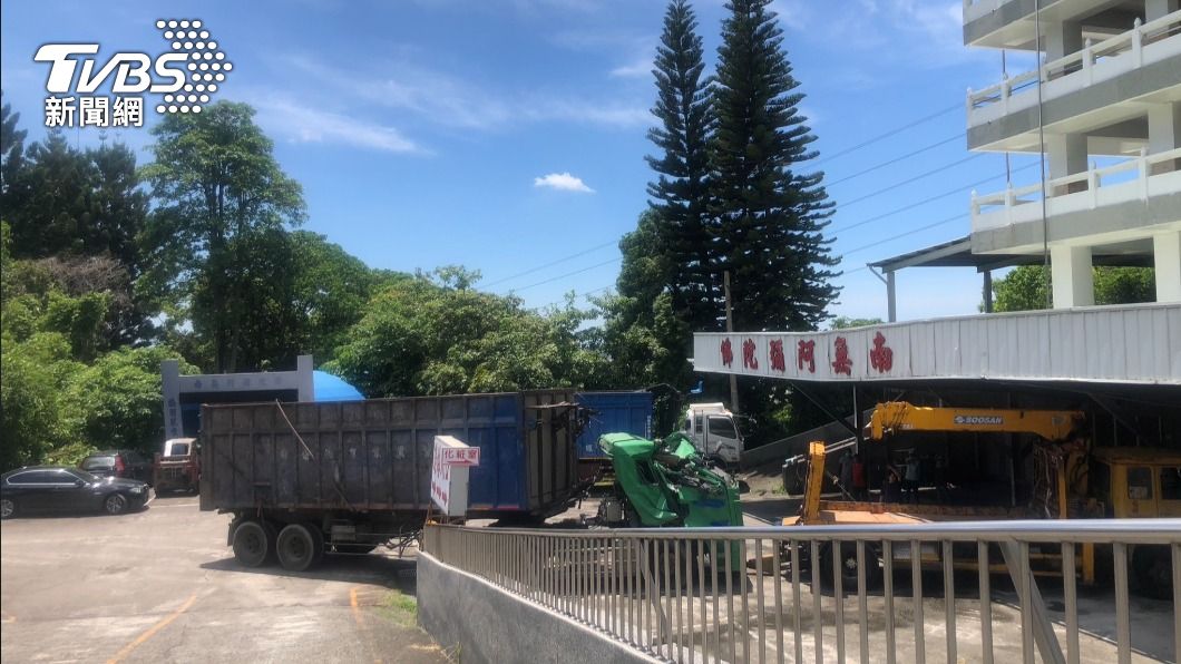 車子拖吊中。(圖/警方提供)