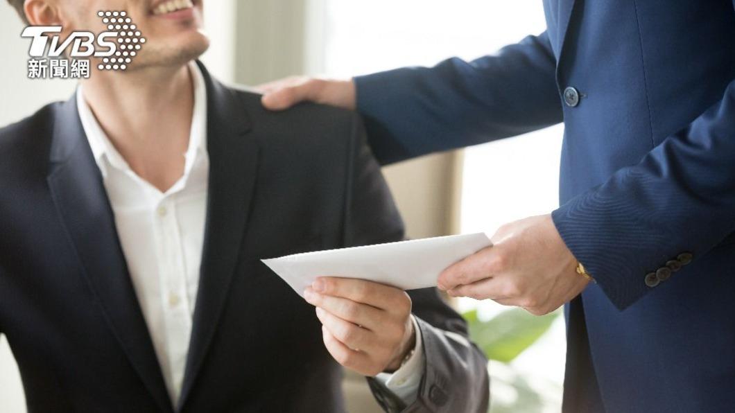 下半年屬龍者事業常有貴人相助。(示意圖/shutterstock達志影像)